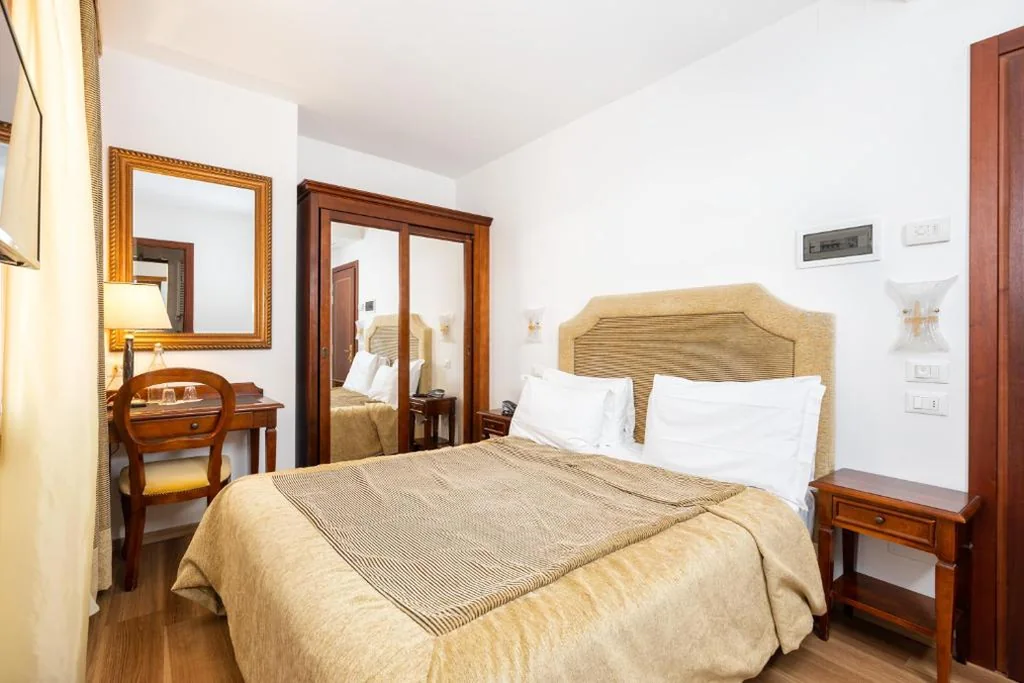 Camera Classic Matrimoniale/Doppia con Letti Singoli — Hotel Giardinetto Venezia