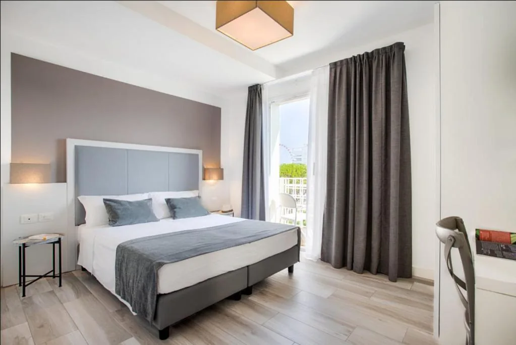 Camera Classic Matrimoniale/Doppia con Letti Singoli con Balcone alla Francese — Hotel Greif