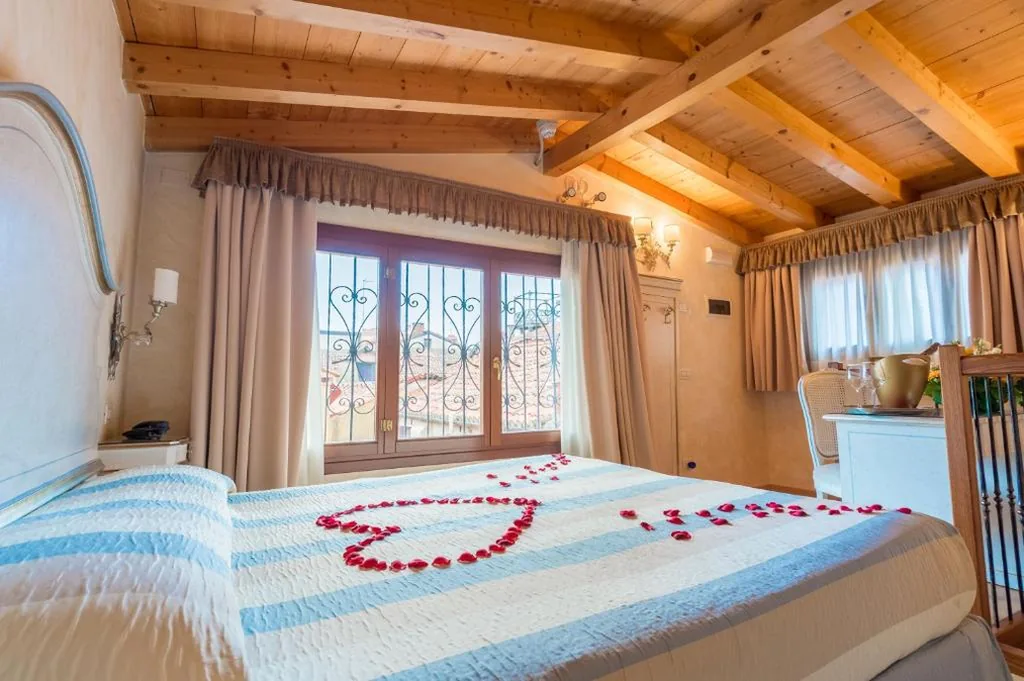 Camera Classic Matrimoniale/Doppia con Letti Singoli — Hotel Mercurio