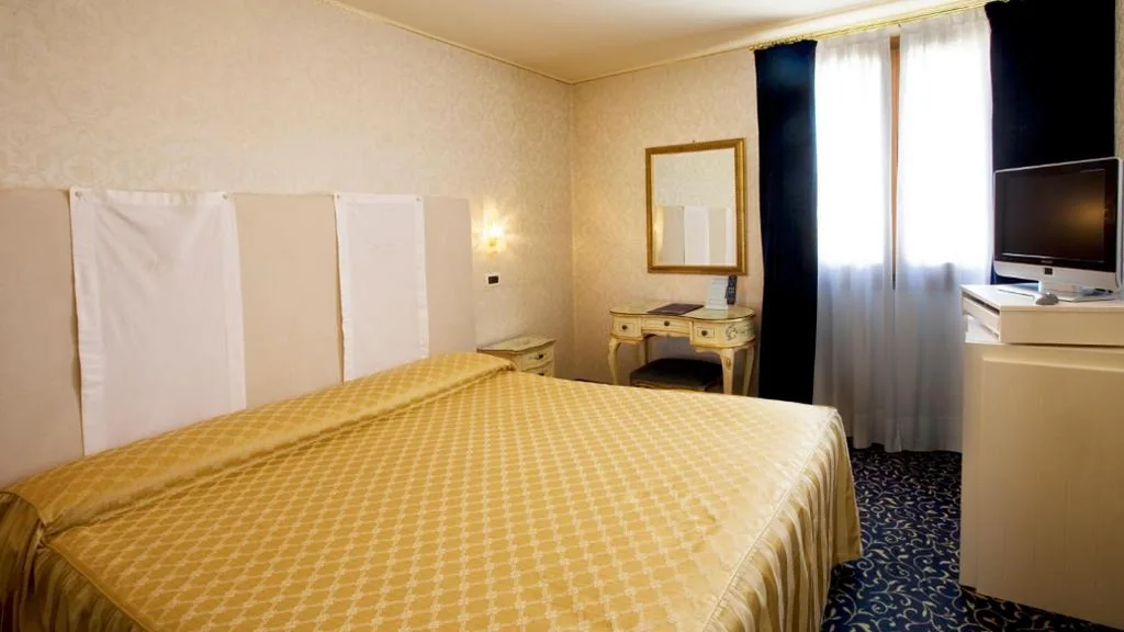 Camera Classic Matrimoniale/Doppia con Letti Singoli — Hotel Principe