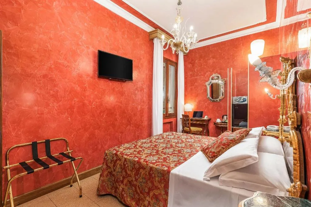 Classic Double or Twin Room — Hotel San Moisè
