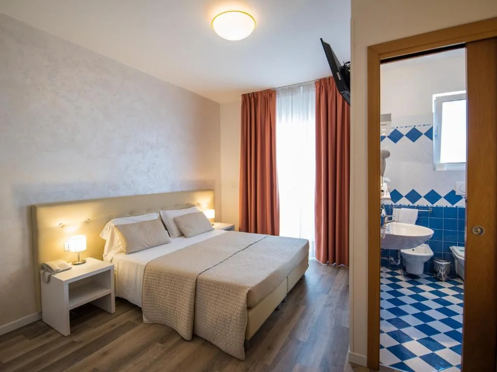 Camera Classic Matrimoniale/Doppia con Letti Singoli — Hotel Touring