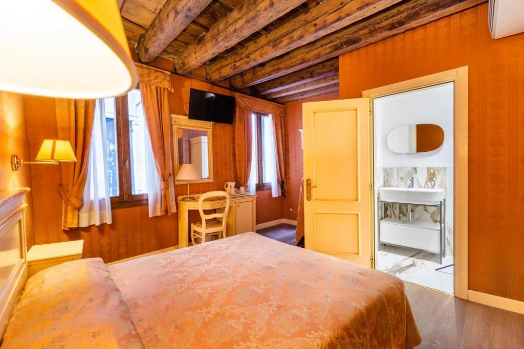 Classic Double or Twin Room — Lanterna Di Marco Polo