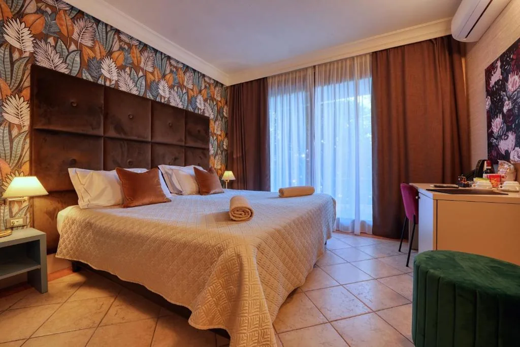Classic Double or Twin Room with Terrace — Palazzo della Scala Hotel – Luxury Suites & Spa