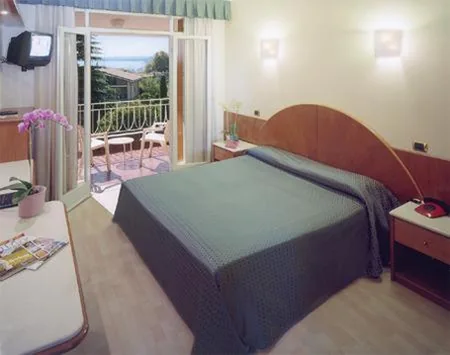 Classic Double or Twin Room with Balcony — Hotel Continental