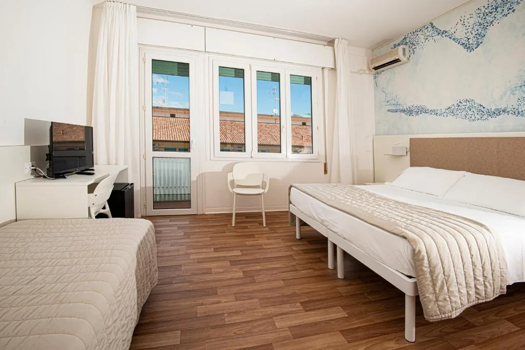 Camera Classic Matrimoniale o Doppia con Letti Singoli con Balcone — Hotel Splendid