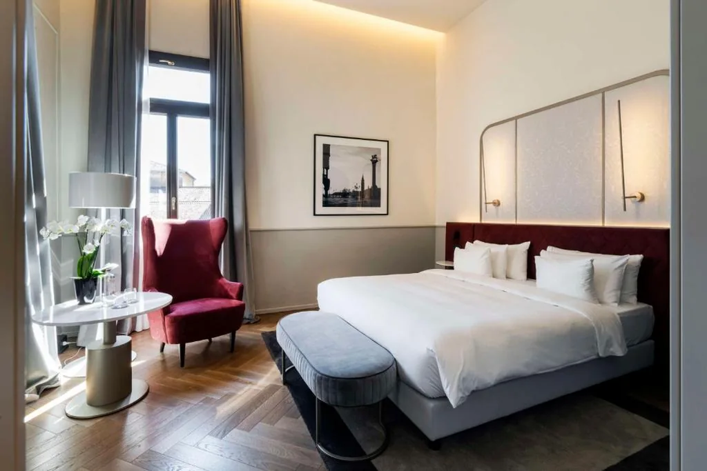 Camera Collection Premium con Vista Canale — Radisson Collection Hotel, Palazzo Nani Venice