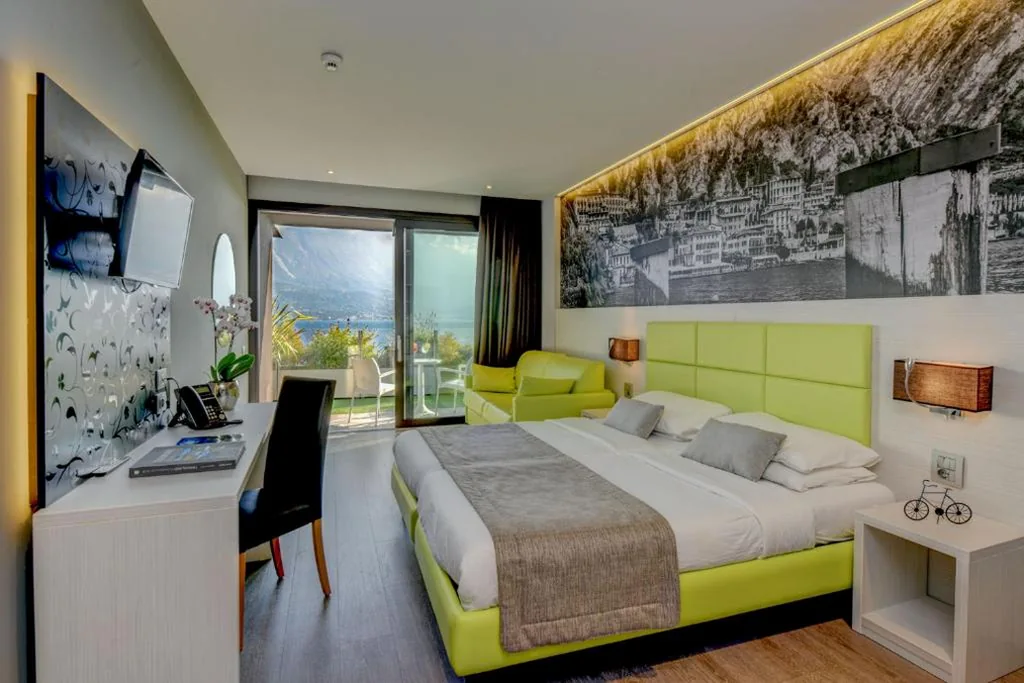 Camera Comfort Doppia con Letti Singoli con Vista Lago — Hotel La Fiorita