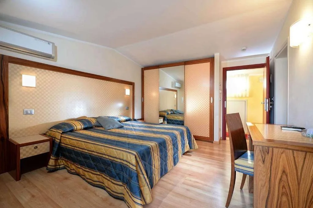 Camera Comfort Doppia con Letti Singoli con Vista Mare — Junior Family Hotel