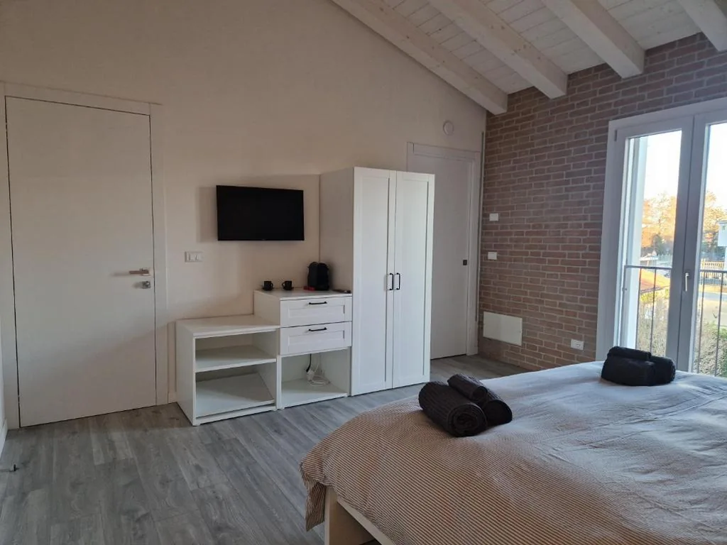 Large Comfort Room — Tiramisù incluso – by Flora