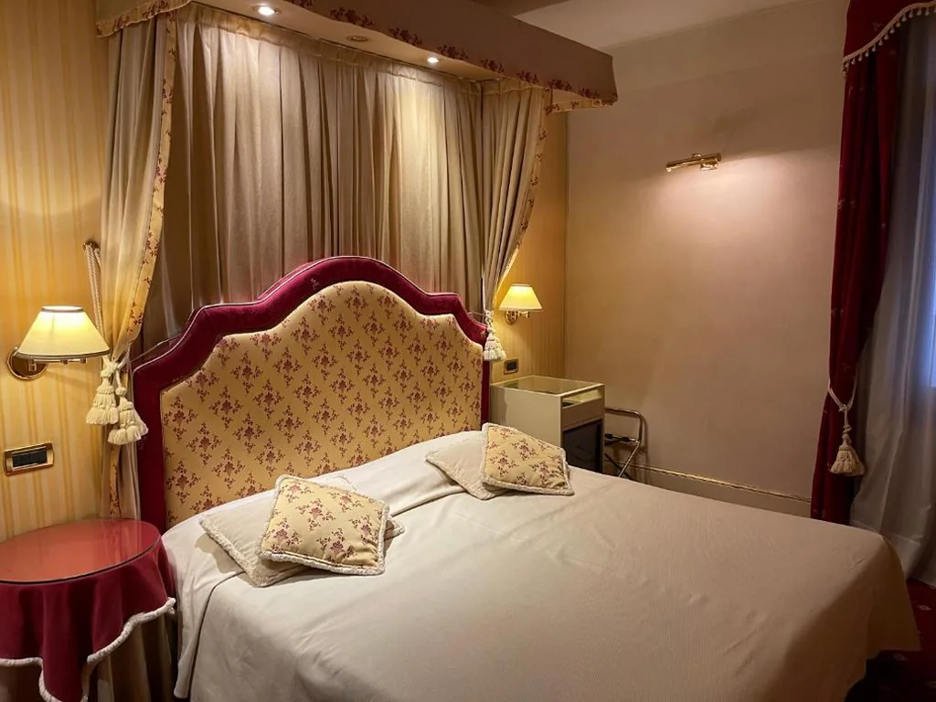 Comfort Double or Twin Room — Ca’ Princess