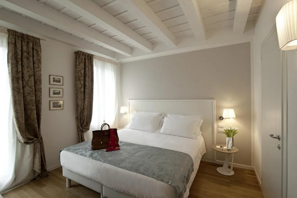 Camera Comfort Matrimoniale/Doppia con Letti Singoli — Chiara – Lodge