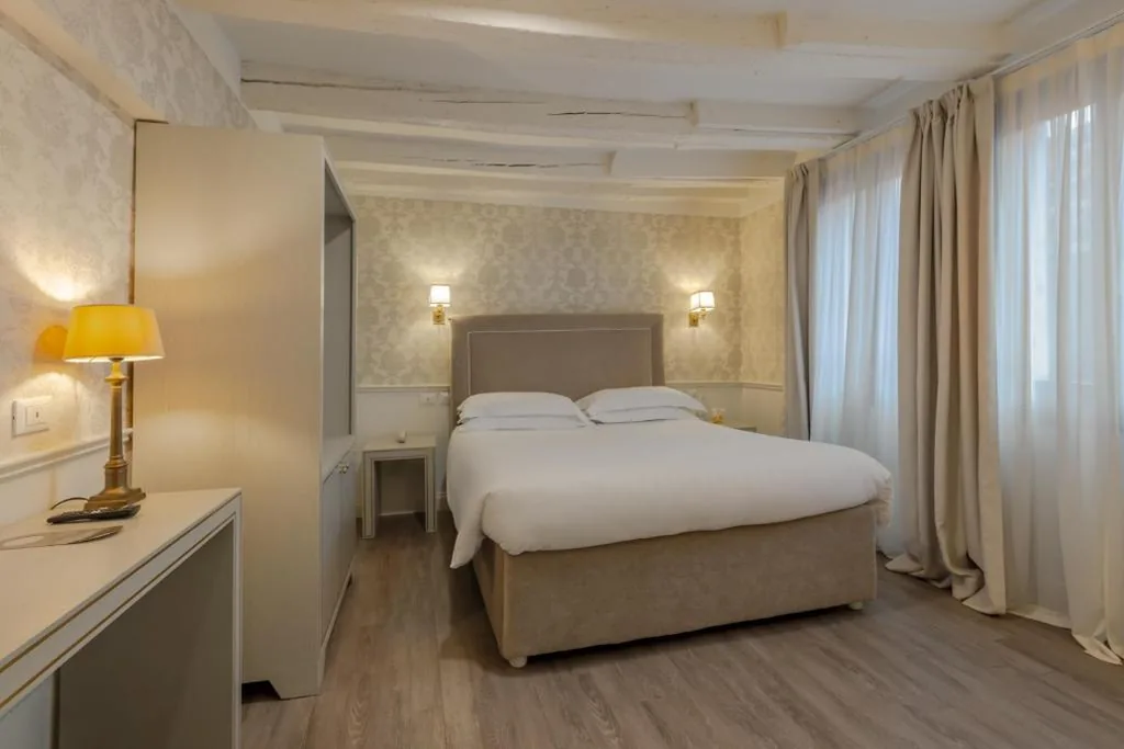 Comfort Double or Twin Room — Hotel Bartolomeo