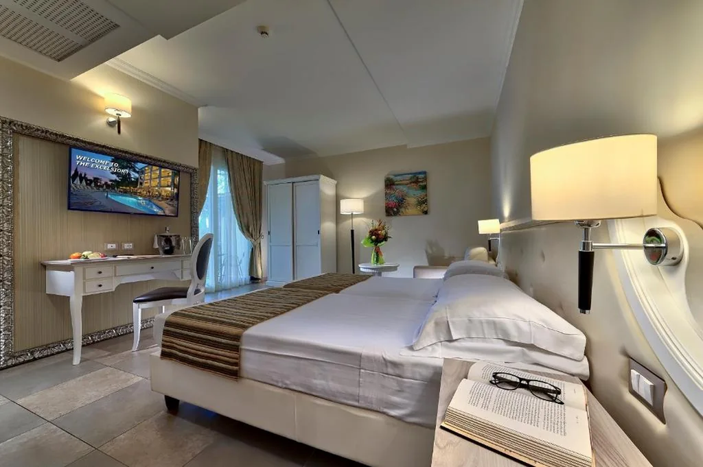 Camera Comfort Matrimoniale/Doppia con Letti Singoli con Vista Lago Parziale — Hotel Excelsior Le Terrazze