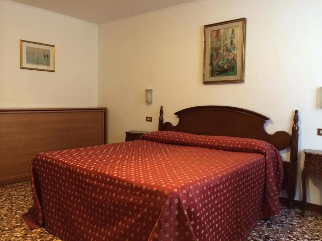 Camera Comfort Matrimoniale/Doppia con Letti Singoli — Hotel Fontana