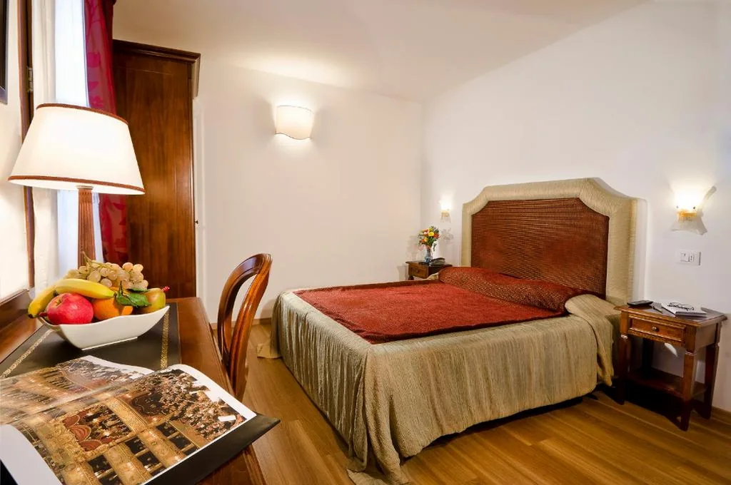 Camera Comfort Matrimoniale/Doppia con Letti Singoli — Hotel Giardinetto Venezia