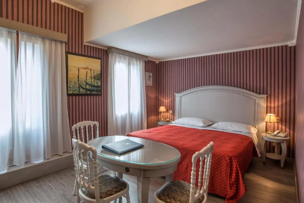Comfort Double or Twin Room — Hotel La Fenice et Des Artistes
