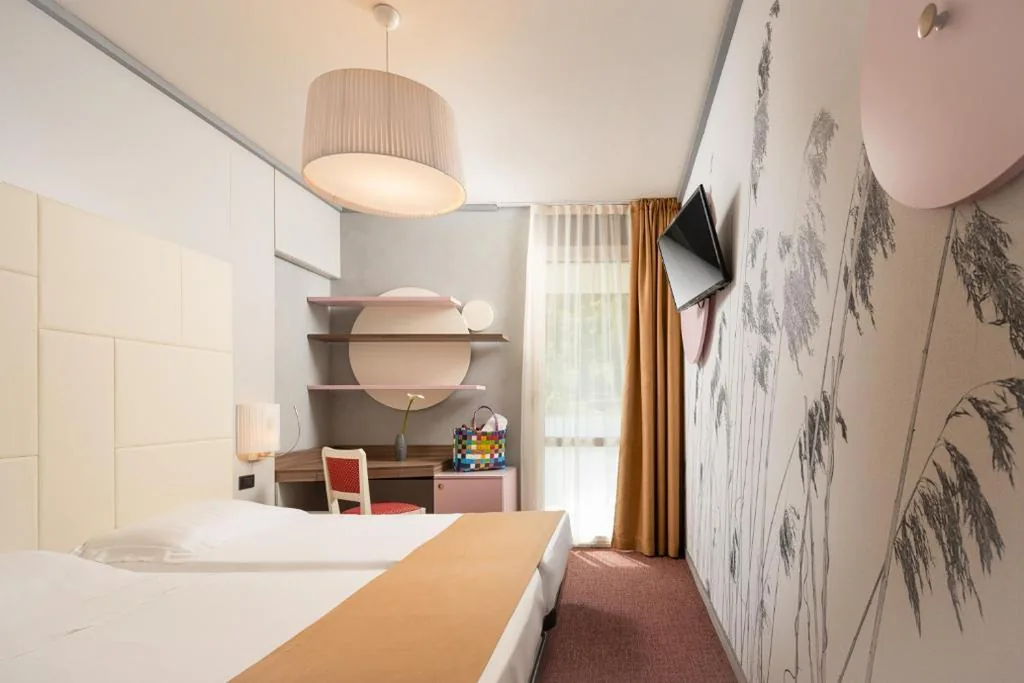 Camera Comfort Matrimoniale/Doppia con Letti Singoli con Balcone — Hotel La Perla – Bike Hotel