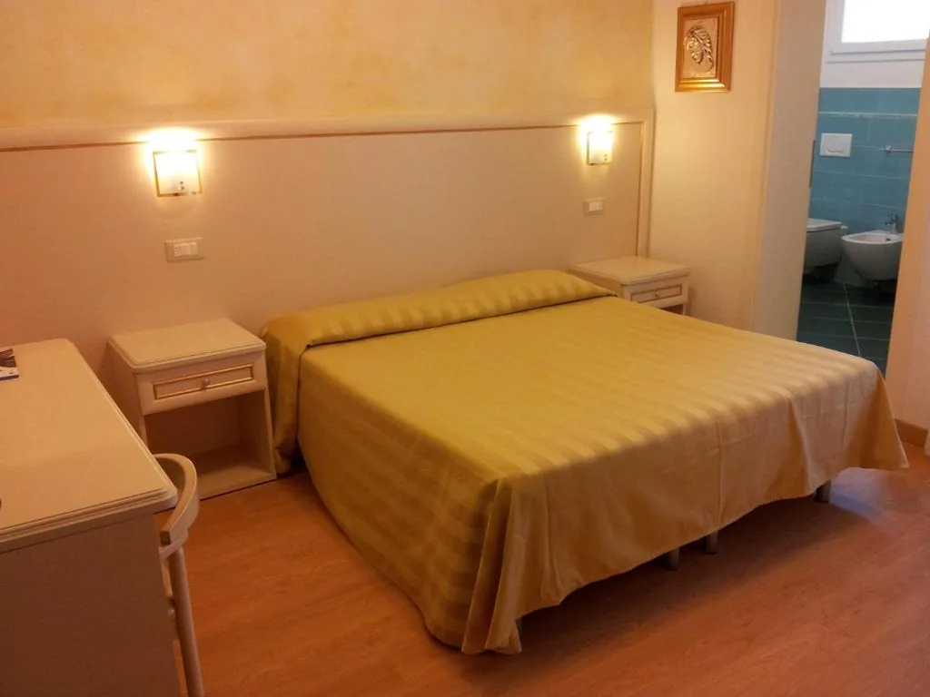 Camera Comfort Matrimoniale/Doppia con Letti Singoli — Hotel Mayer