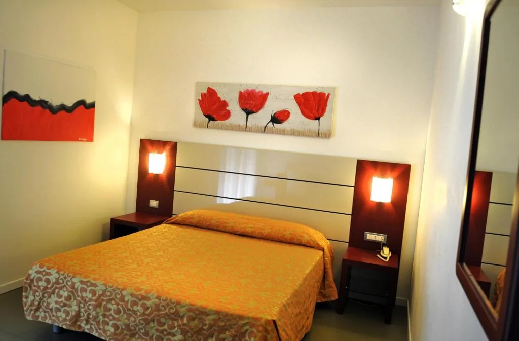 Camera Comfort Matrimoniale/Doppia con Letti Singoli — Hotel Raffaello