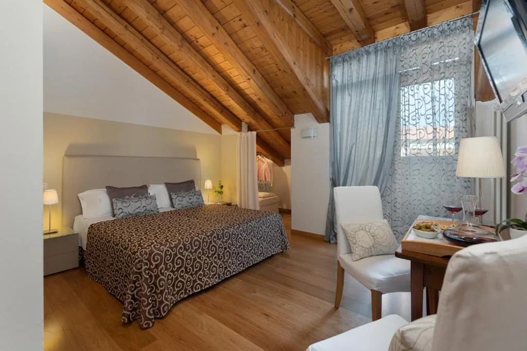 Camera Comfort Matrimoniale/Doppia con Letti Singoli — Hotel Rovere