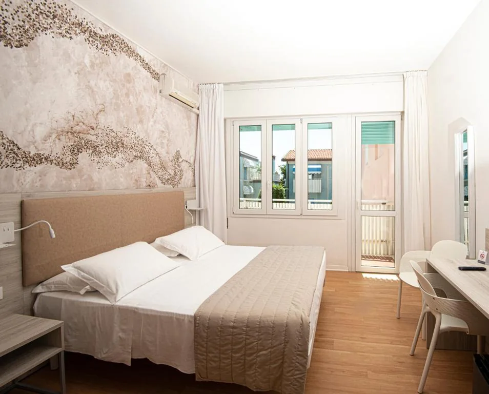 Camera Comfort Matrimoniale/Doppia con Letti Singoli — Hotel Splendid