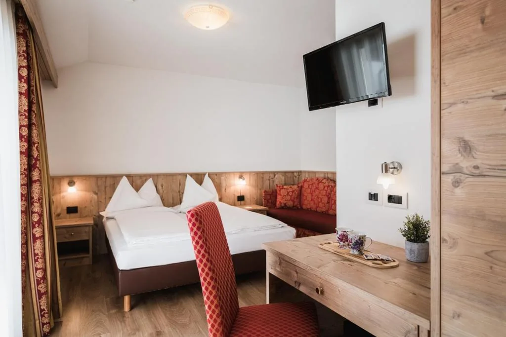 Comfort Double or Twin Room — Laguscei Dolomites Mountain Hotel
