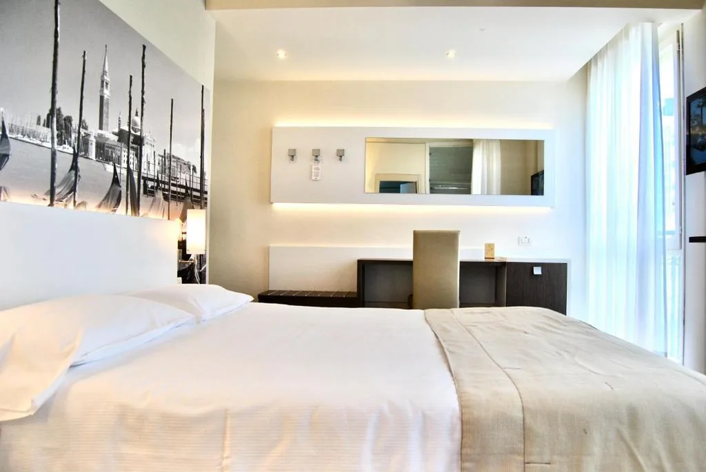 Comfort Double or Twin Room with Balcony — Palace Hotel Regina