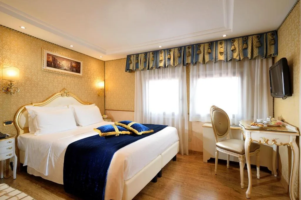 Camera con Letto Matrimoniale - Dependance/Non Fumatori — Hotel Olimpia Venice, BW Signature Collection 3sup