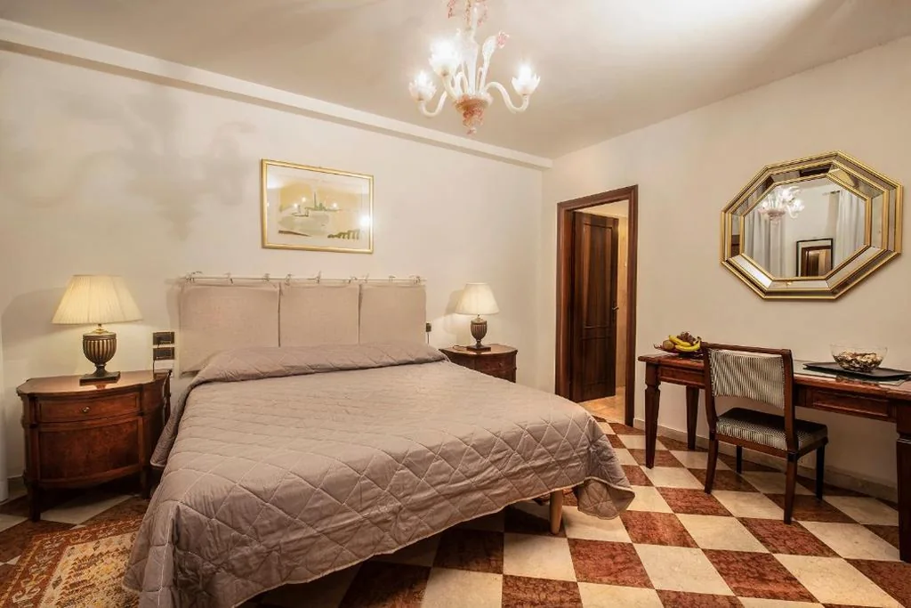 Camera Deluxe — Anzolo Palace – Rooms & Apartments