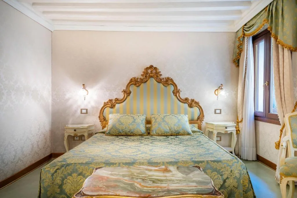 Deluxe Room — Casa Guggenheim