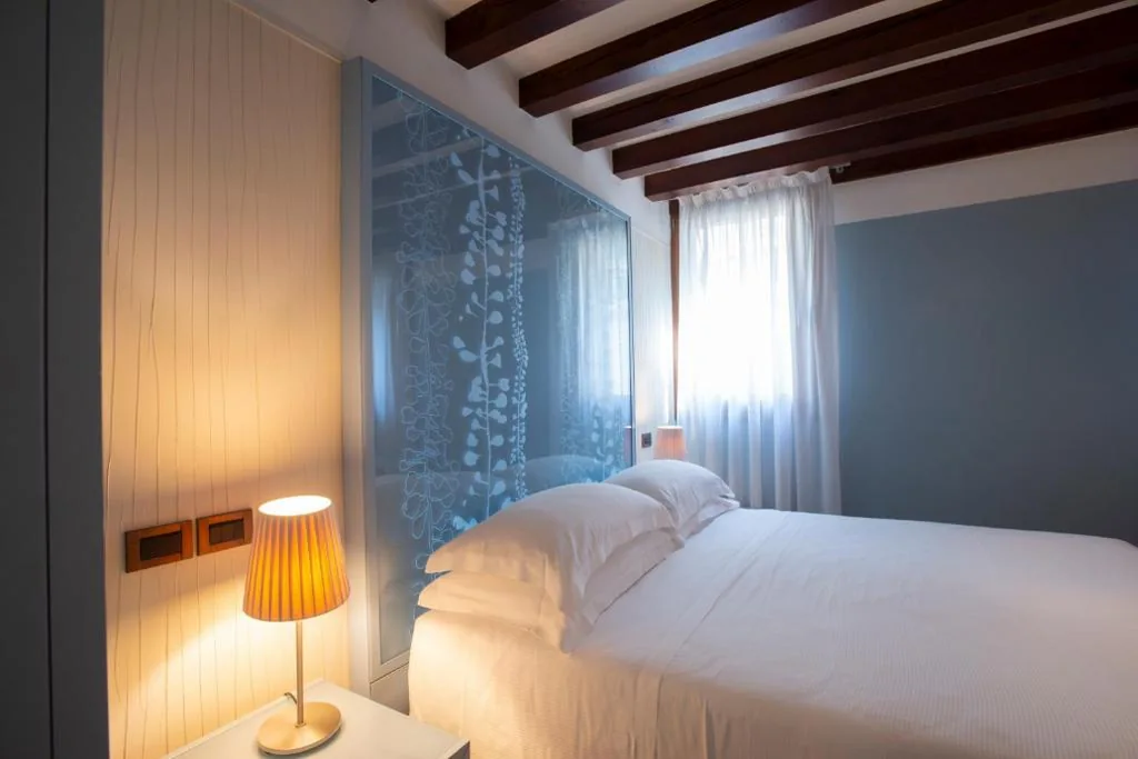Deluxe Room — Casa Kirsch