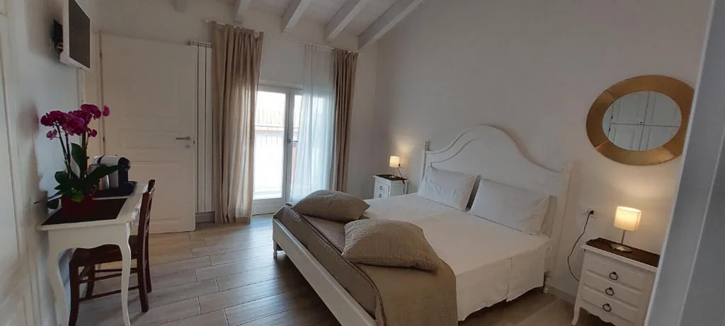 Deluxe Room — Casa Speri