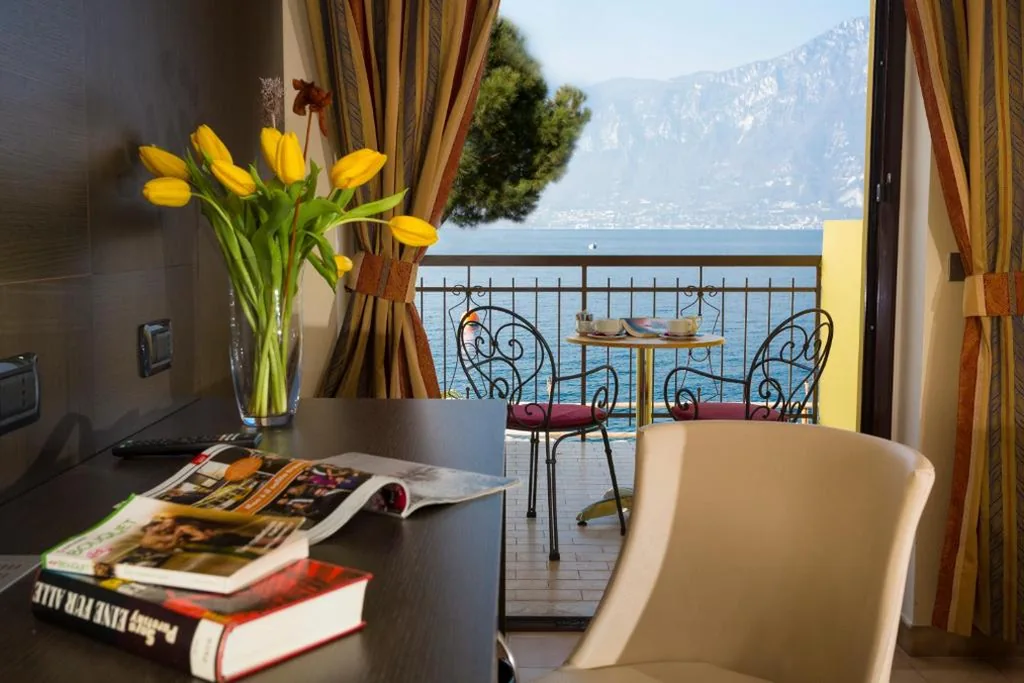 Camera Deluxe con Balcone e Vista Lago — Taki Village
