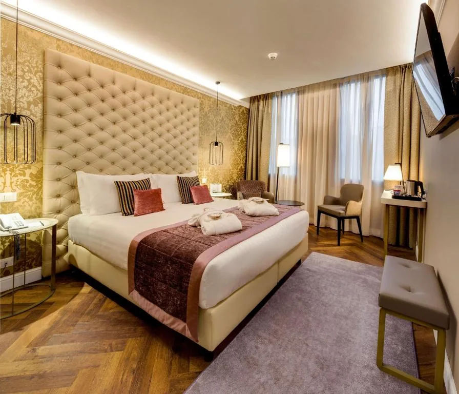 Deluxe Room with Sofa Bed and Grand Canal View — BW Premier Collection CHC Continental