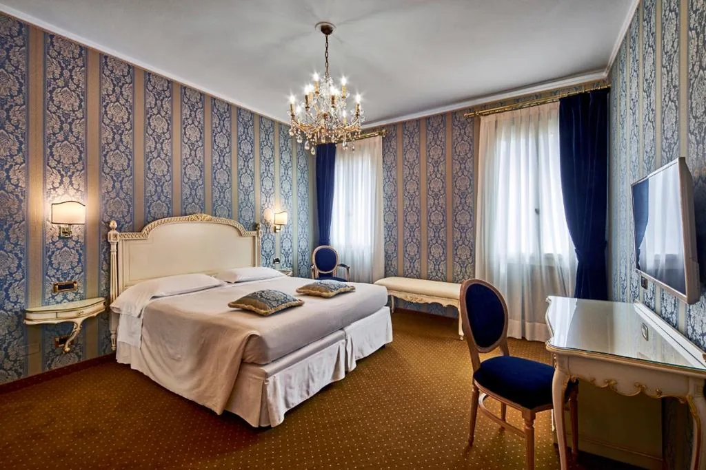 Deluxe Room with Canal View — Hotel Gardena