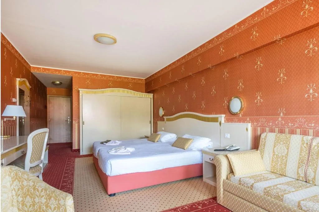 Camera Deluxe con Vista Giardino — Majestic Palace