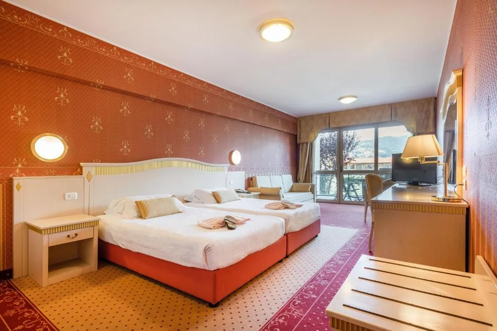 Camera Deluxe con Vista Lago — Majestic Palace