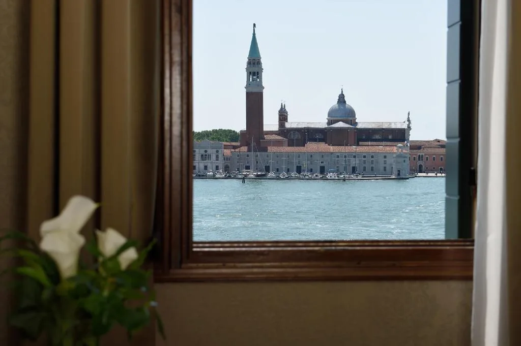 Camera Deluxe con Vista Laguna — Hotel Metropole Venezia