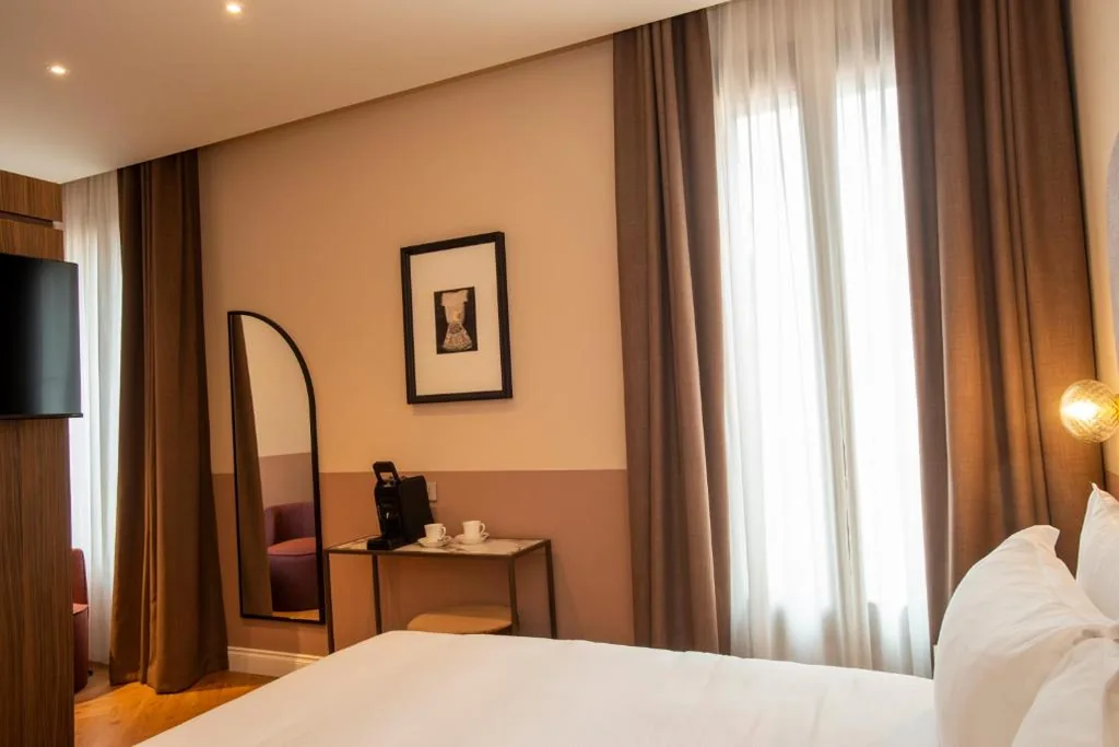 Deluxe Room with Canal View — Hotel de l’Alboro