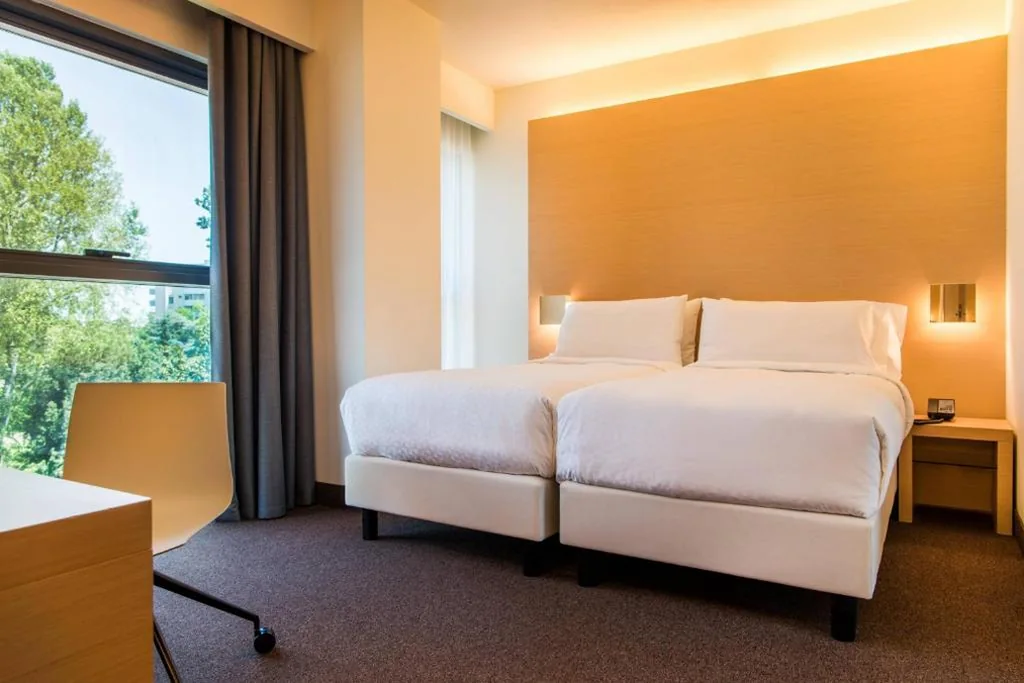 Camera Deluxe Doppia con Letti Singoli — Four Points by Sheraton Venice Mestre