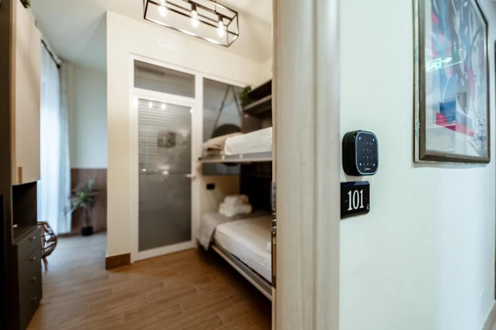 Deluxe Twin Room — Independent Rooms