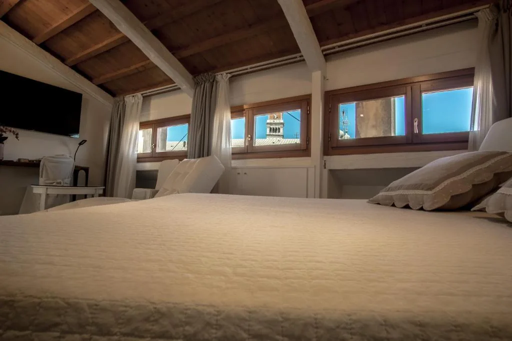 Camera Deluxe — Hotel Antigo Trovatore