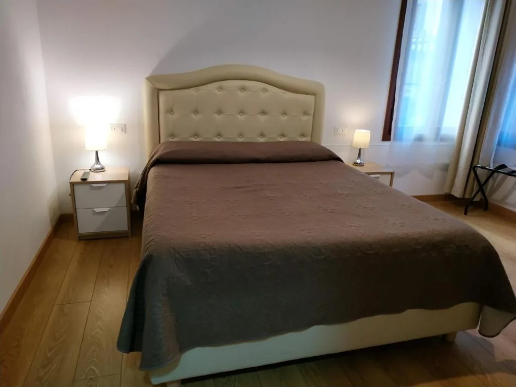 Camera Deluxe Matrimoniale con Bagno Privato e Doccia — San Polo Star