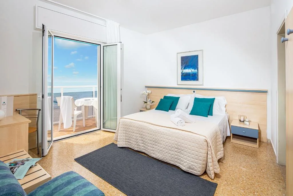 Camera Deluxe Matrimoniale con Vista Mare — Hotel Condor