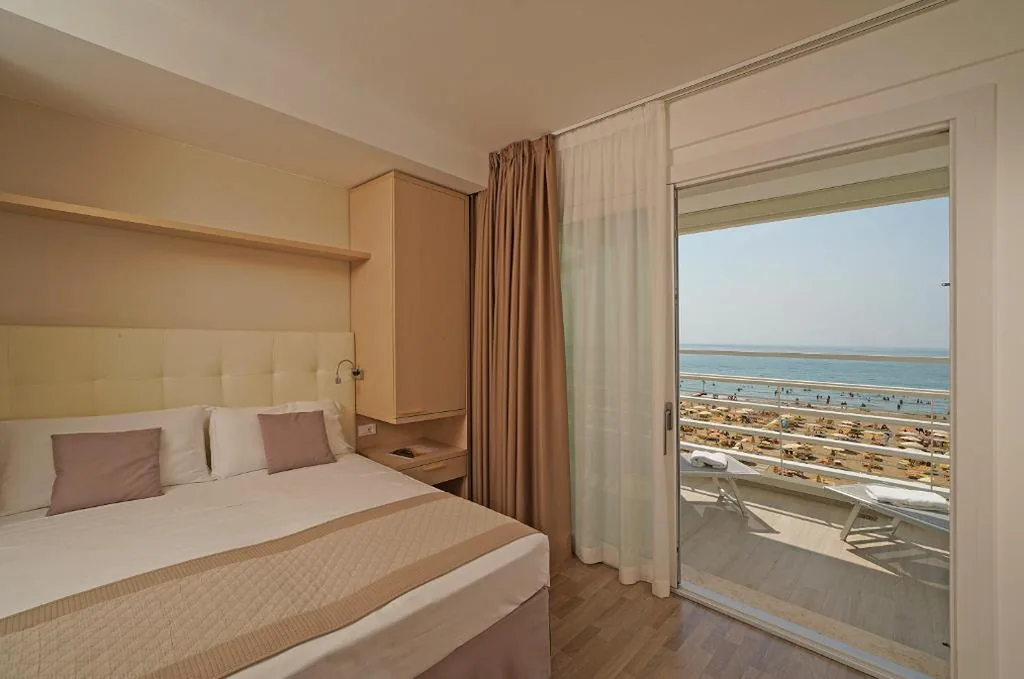Camera Deluxe Matrimoniale con Vista Mare — Hotel Strand a frontemare