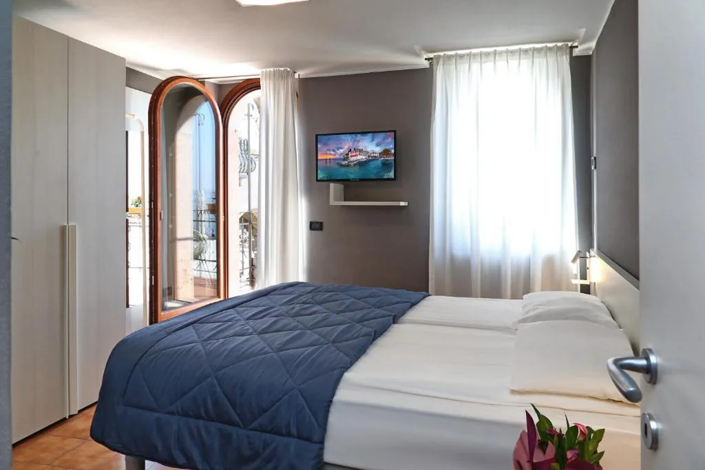Camera Deluxe Matrimoniale/Doppia con Letti Singoli con Balcone e Vista Lago — Albergo All’Ancora