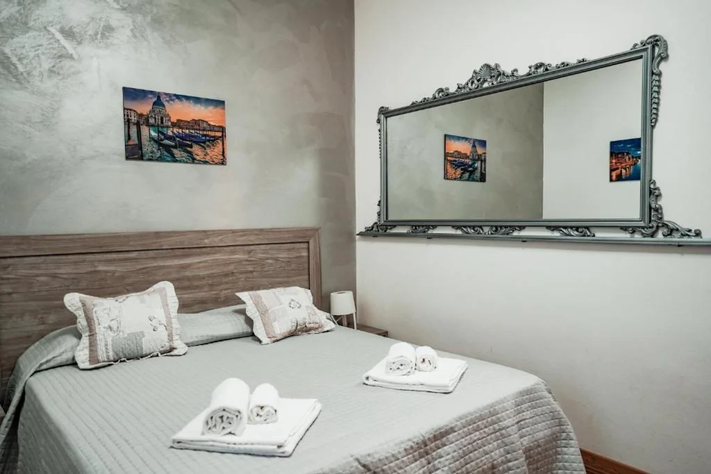 Deluxe Double or Twin Room — Angelica Home