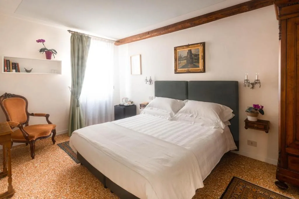 Camera Deluxe Matrimoniale/Doppia con Letti Singoli — Campiello Zen B&B