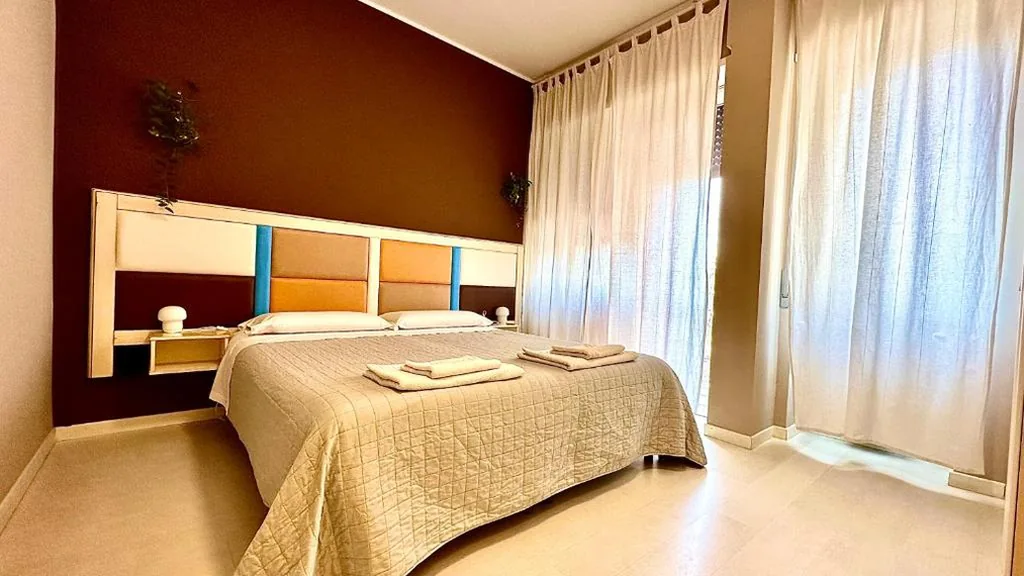 Camera Deluxe Matrimoniale/Doppia con Letti Singoli — Casa Italia